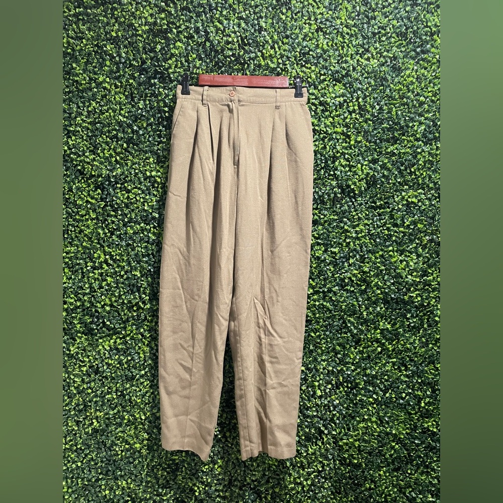 Women’s Tan Slack with Pockets and Pleats